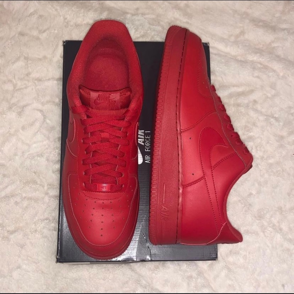 Nike Air Force 1 Triple Red